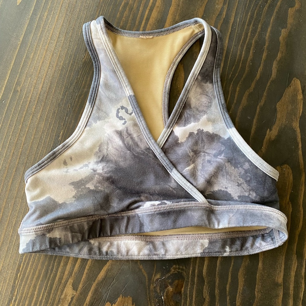 Lululemon cross front sports bra